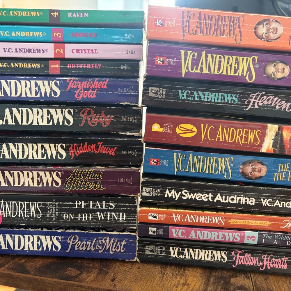 Paperback Book Set - Assorted Colors - Picture 2 of 2